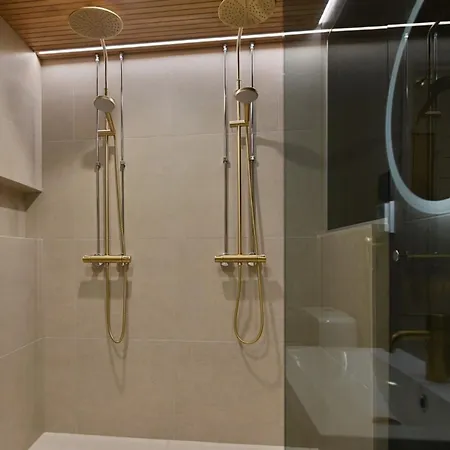 Quu A Apartment *